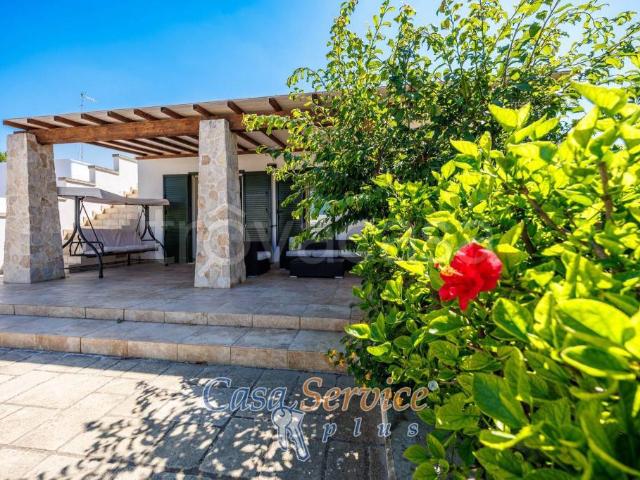 Villa singola in vendita a Taviano via Amalfi