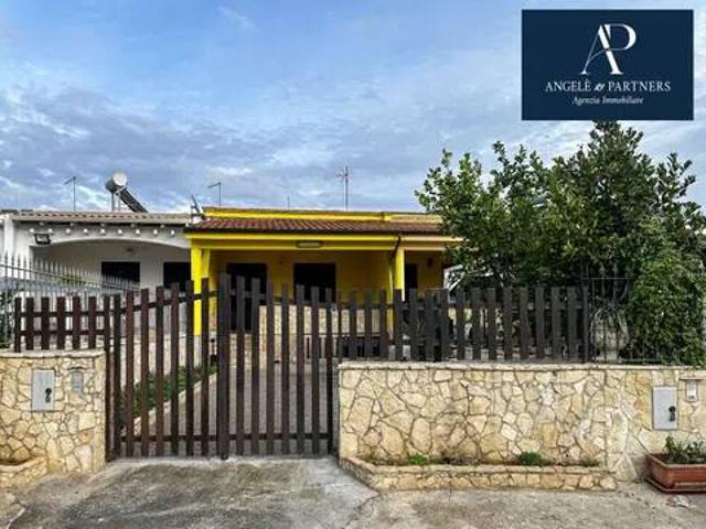 Villa singola in vendita a Taviano via Ischia No Number