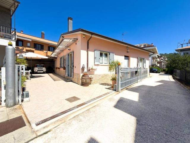 Villa singola in vendita a Teramo