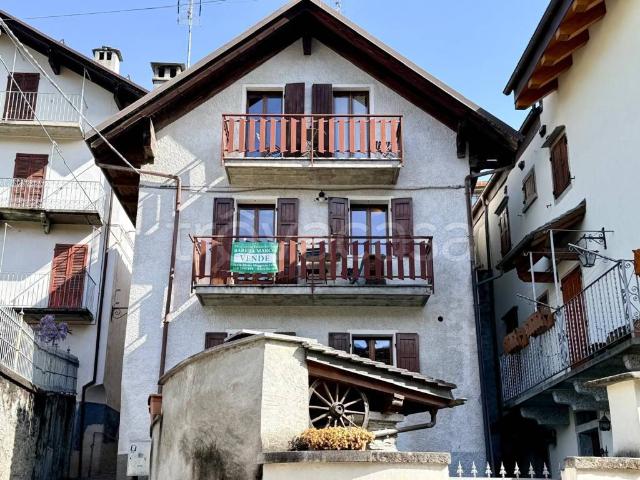 Villa singola in vendita a Toceno via Francesco Ciolina