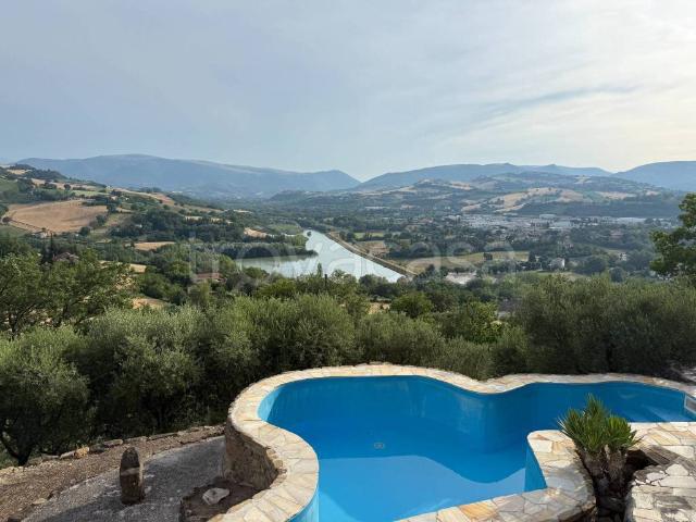 Villa singola in vendita a Tolentino