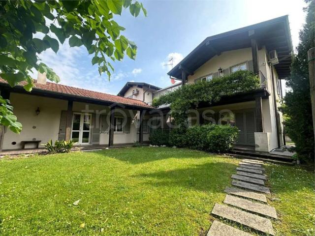 Villa singola in vendita a Travedona Monate via Eugenio Montale, 37