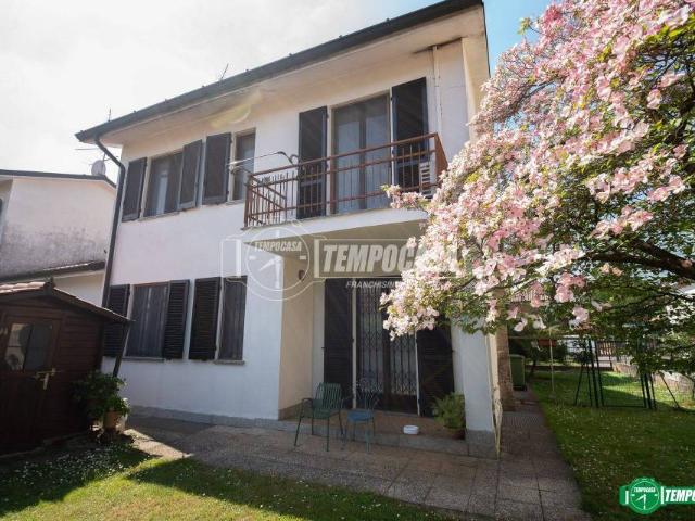 Villa singola in vendita a Triuggio via delle Grigne 12