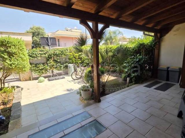 Villa a schiera in vendita a Valenzano via Casamassima