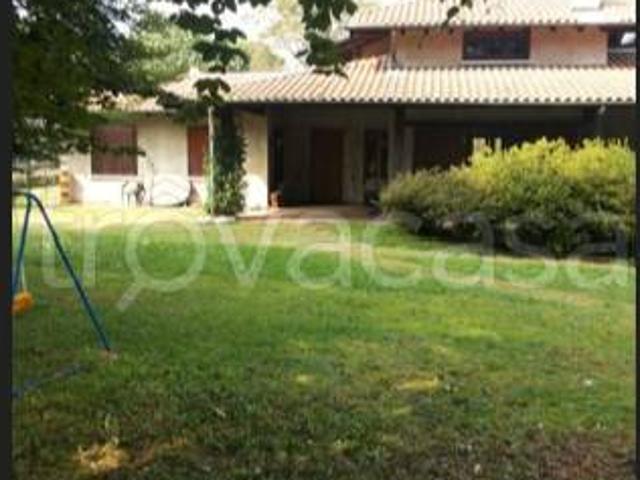 Villa singola in vendita a Varano Borghi via a. Moro