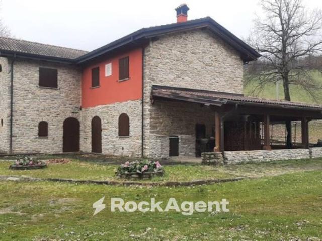 Villa singola in vendita a Varsi via al Lago