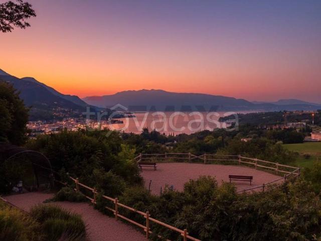 Villa singola in vendita a Villa, Salò