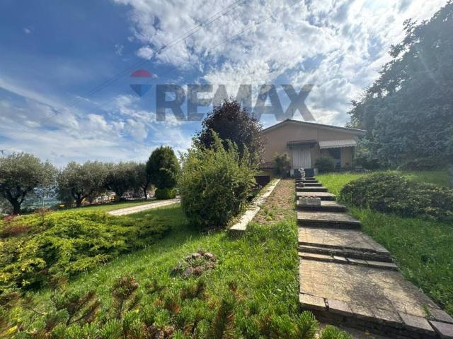 Villa singola in vendita a Villa, Serle