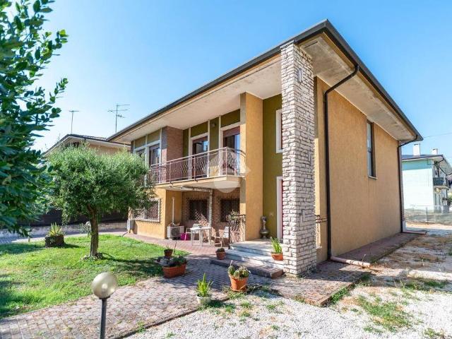 Villa singola in vendita a Villafranca di Verona via Don Adamo Fumano, 10