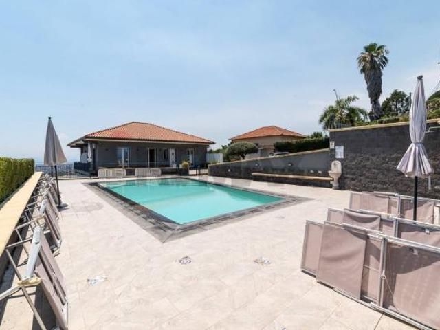 Villa singola in vendita a Aci Castello