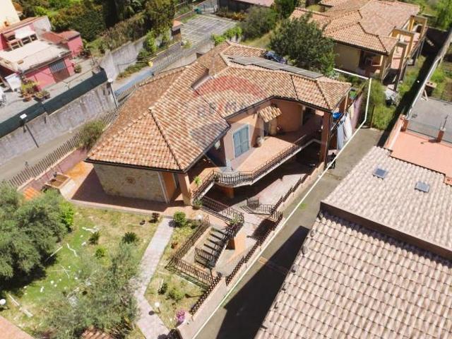 Villa singola in vendita a Aci Sant'Antonio, Lavinaio
