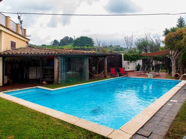 Villa singola in vendita a Acireale