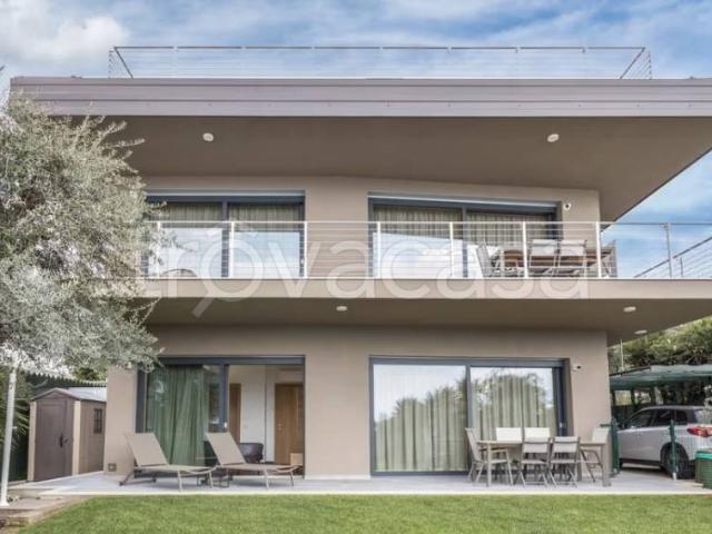 Villa singola in vendita a Bardolino via Peschiera, 11