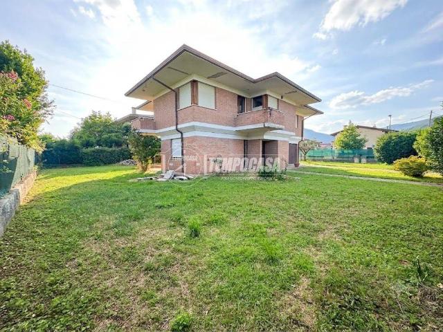 Villa singola in vendita a Bassano del Grappa via Dolomiti, 4