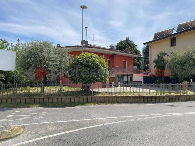 Villa singola in vendita a Bergamo via Stezzano, Colognola