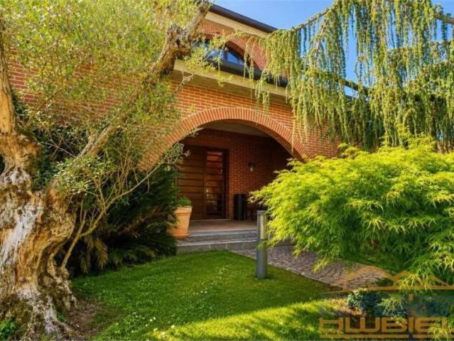 Villa singola in vendita a Bernareggio via Resegone, 3