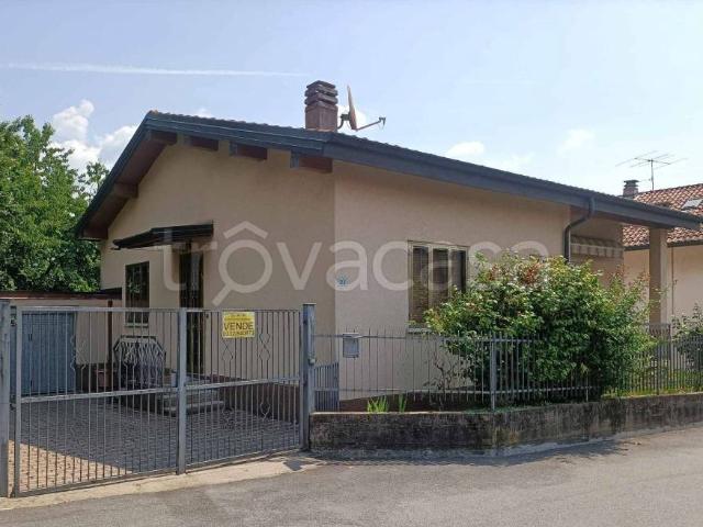 Villa singola in vendita a Bisuschio via Silvio Pellico, 22