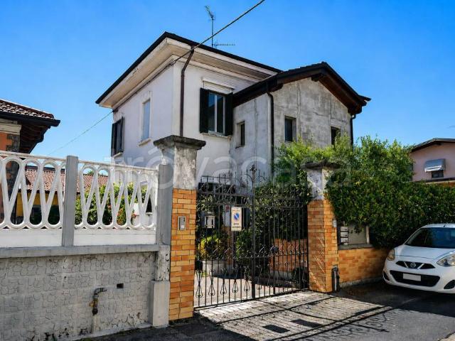Villa singola in vendita a Busto Arsizio via Piacenza, San Michele