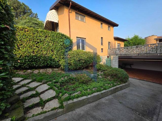 Villa singola in vendita a Busnago via delle Robinie, 24
