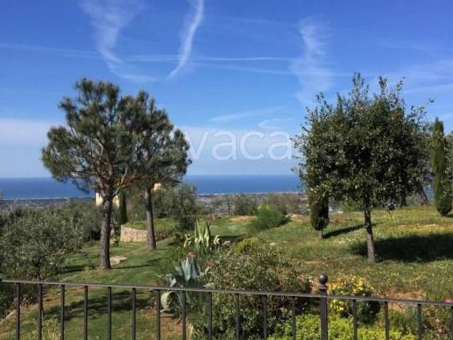Villa singola in vendita a Camaiore