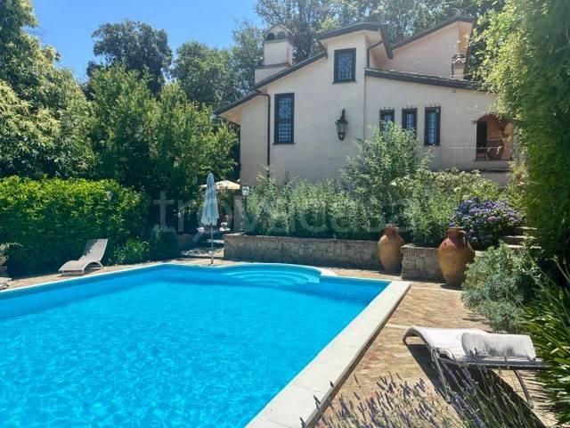 Villa singola in vendita a Campagnano di Roma via del Pavone, 115