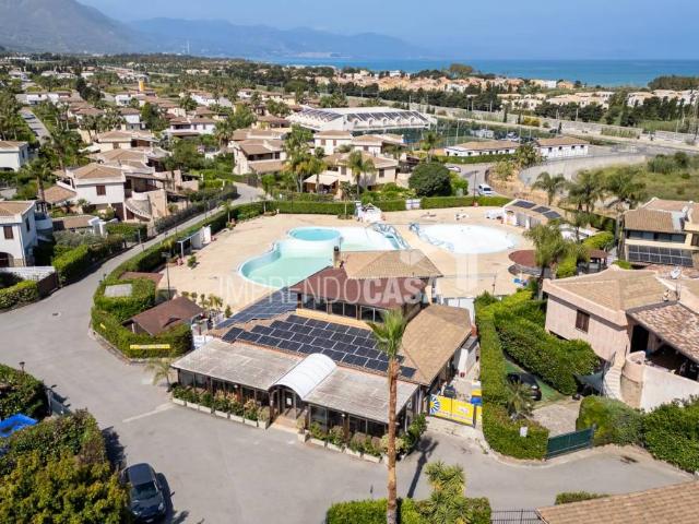 Villa singola in vendita a Campofelice di Roccella