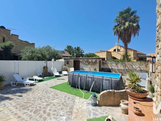 Villa singola in vendita a Campofelice di Roccella