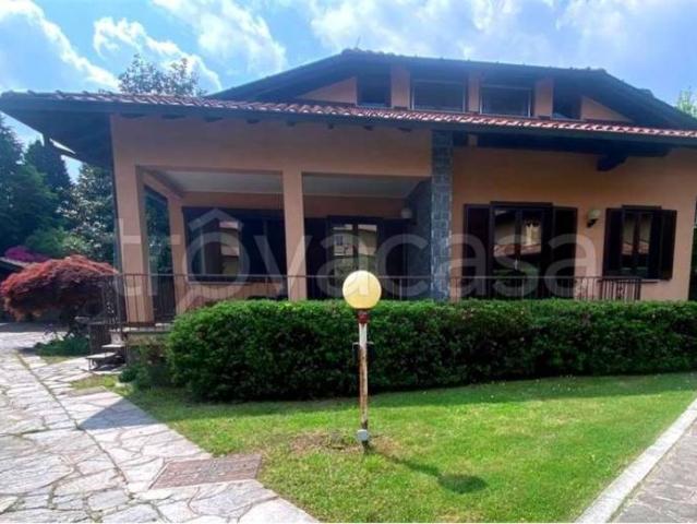 Villa singola in vendita a Cadrezzate con Osmate via Solferino, 525