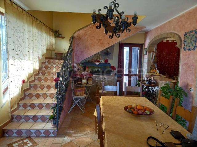 Villa singola in vendita a Cagliari via Segni, 66/68, Barracca Manna
