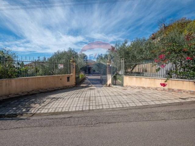 Villa singola in vendita a Caltagirone