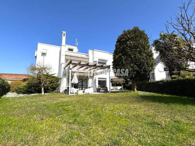 Villa singola in vendita a Caluso via Martiri d'Italia