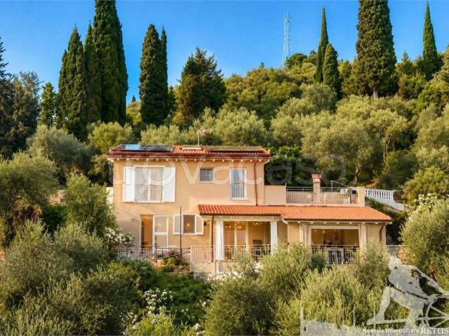 Villa singola in vendita a Capezzano, Camaiore