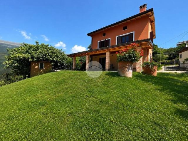Villa singola in vendita a Caprino Veronese, Spiazzi