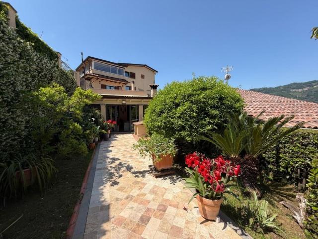 Villa singola in vendita a Carrara viale XX Settembre, 46