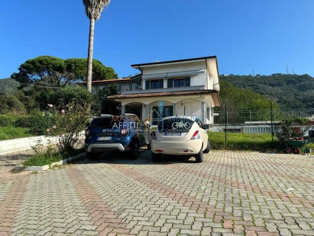 Villa singola in vendita a Carrara