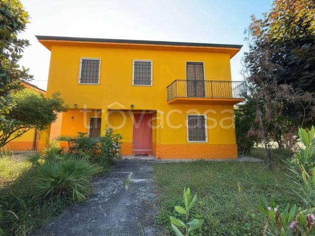Villa singola in vendita a Castelvetro Piacentino via Ugo Biolchi, San Giuliano