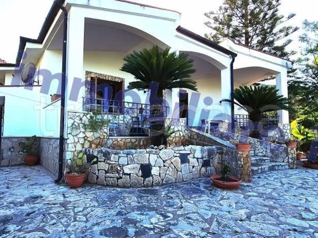 Villa singola in vendita a Castellammare del Golfo via degli Oleandri