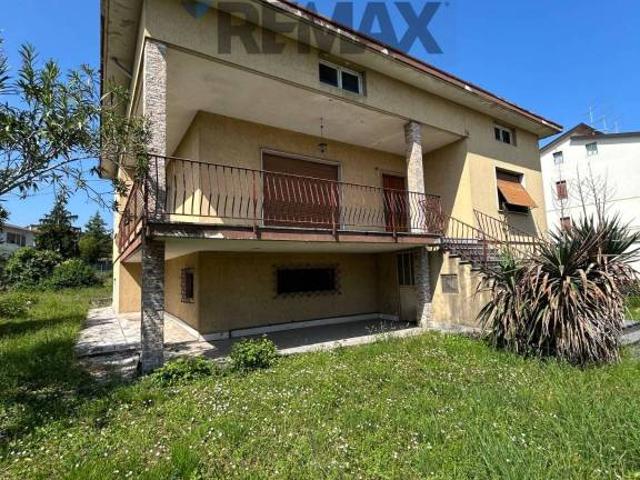 Villa singola in vendita a Castelnuovo del Garda via Mantovana, 32, Cavalcaselle