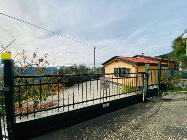 Villa singola in vendita a Castiglione Chiavarese, Missano