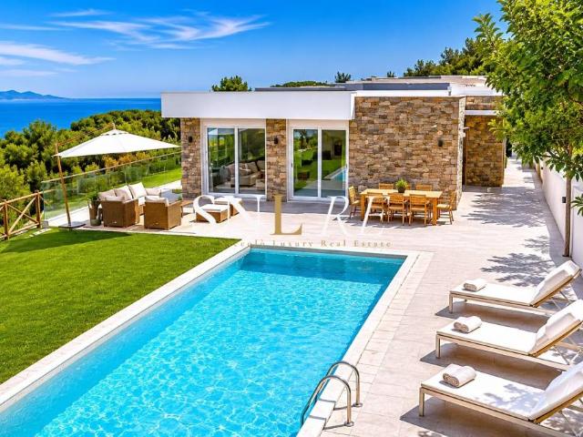 Villa singola in vendita a Castiglione della Pescaia via del Poggettone, Punta Ala