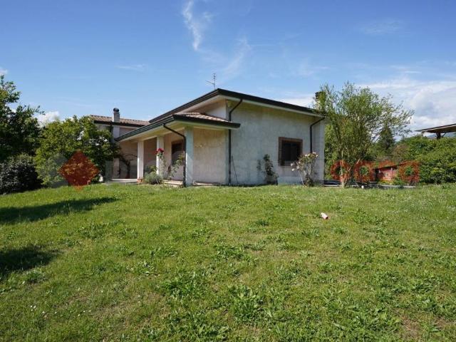 Villa singola in vendita a Cassino via Foresta, snc