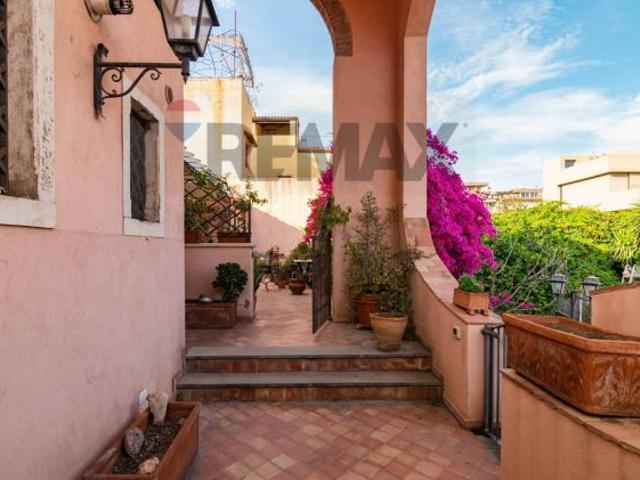 Villa singola in vendita a Catania, De Gasperi p.zza Europa