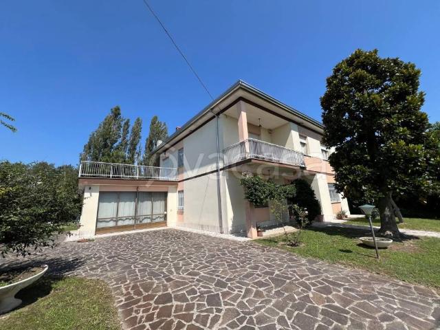 Villa singola in vendita a Cento
