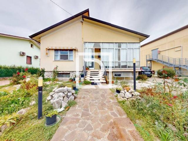 Villa singola in vendita a Cesenatico, Sala