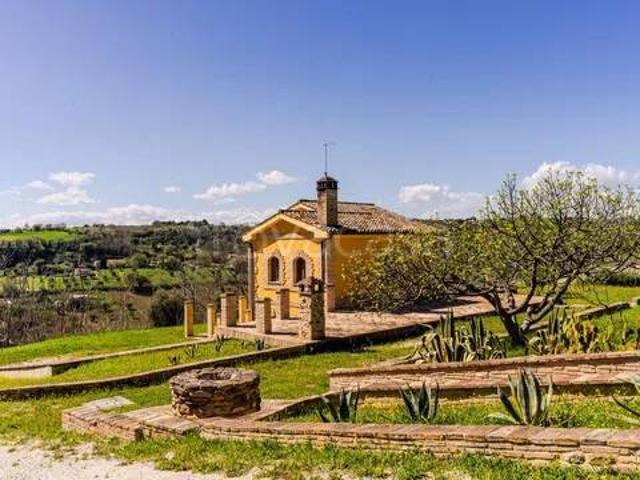 Villa singola in vendita a Civitanova Marche, Civitanova Alta