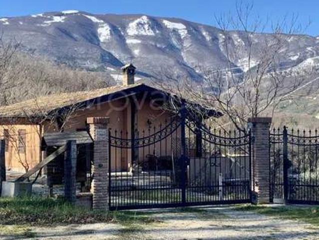 Villa singola in vendita a Civitaquana