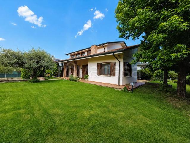 Villa singola in vendita a Costabissara via Dante Alighieri, 37