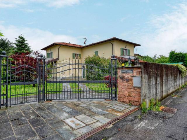 Villa singola in vendita a Cunardo via Vecchia Tramvia