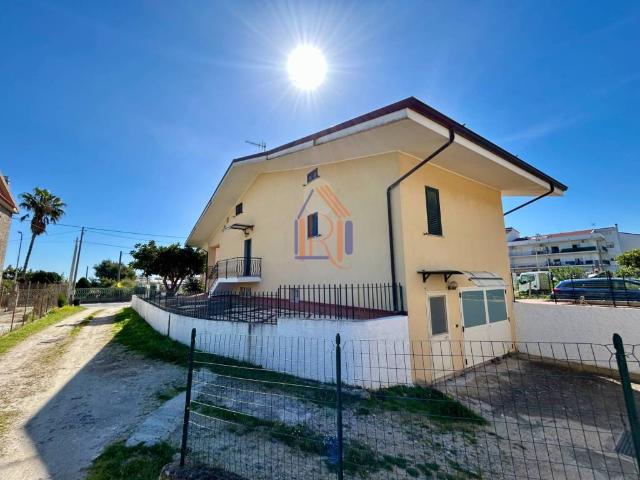 Villa singola in vendita a Davoli via 1 Maggio, 29