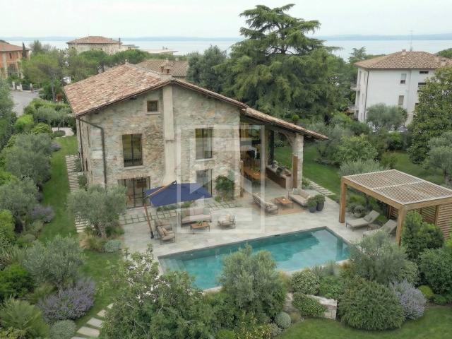 Villa singola in vendita a Desenzano del Garda, Desenzano del Garda